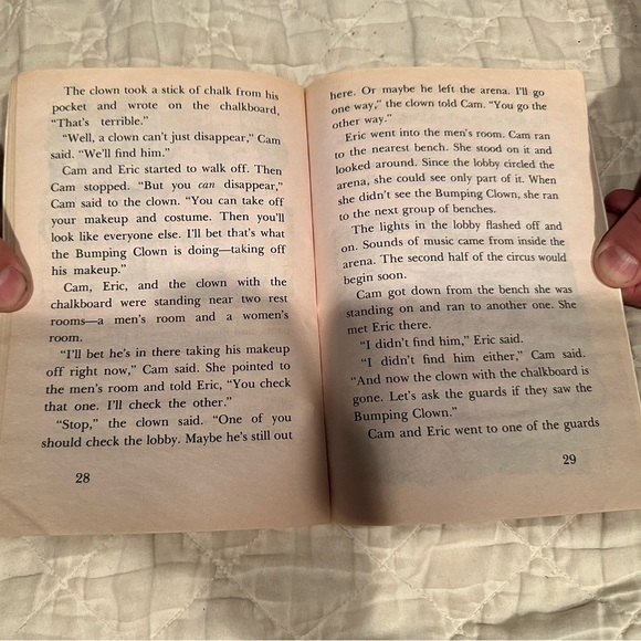 Cam Jansen and the mystery of the circus clown - Picture 5 of 8